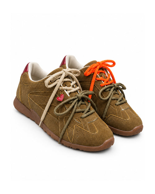 Tenis casuales Aure Urban para mujer, con combinación de tonalidades tierra y detalles en contraste