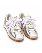 Tenis aureliano color plateado, detalles brillantes